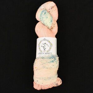 La Bien Aimee Merino Singles Yarn Superwash Merino Hand-Dyed Peche Mignon